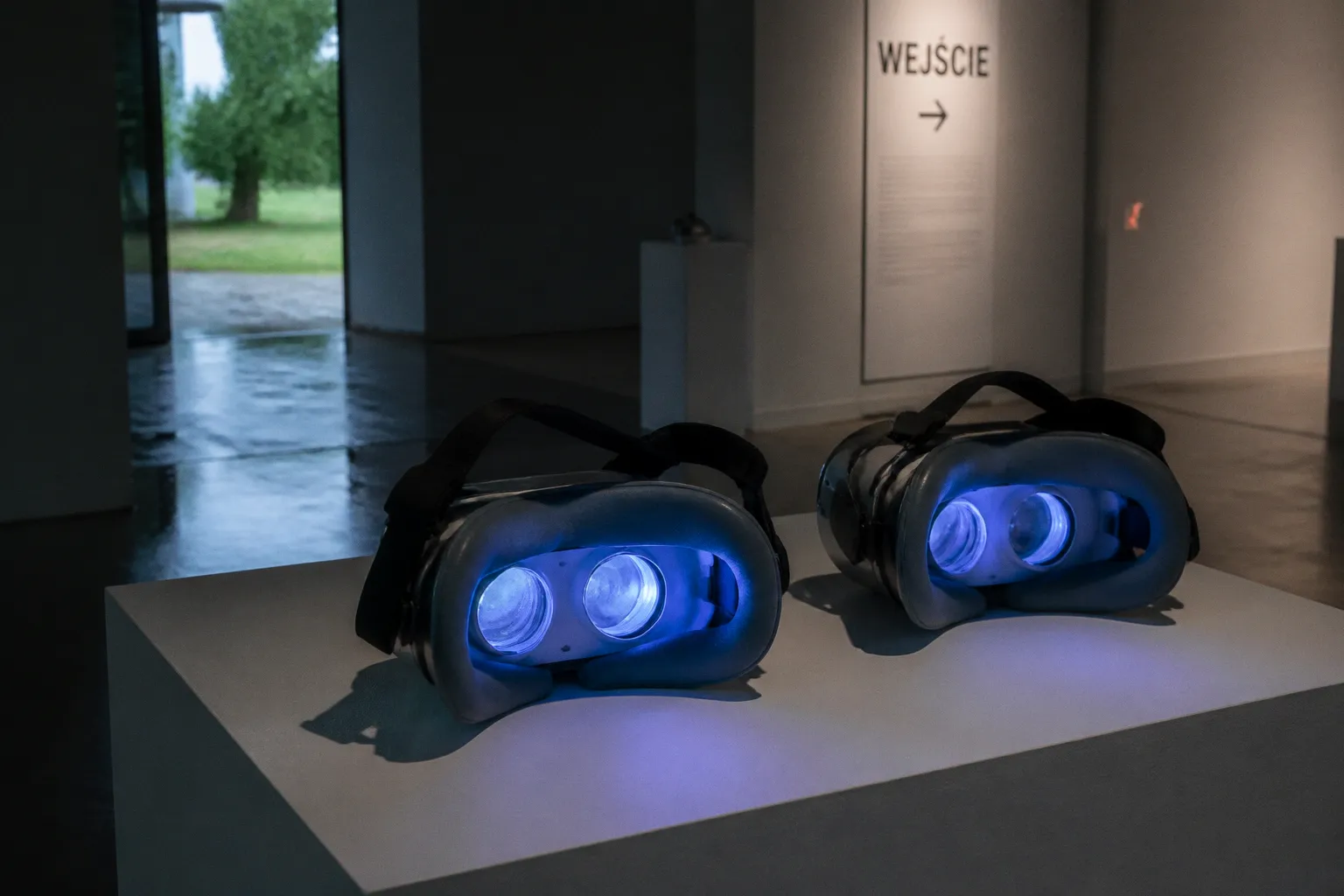Gogle VR na wystawie: jak zadbać o higienę widzów?